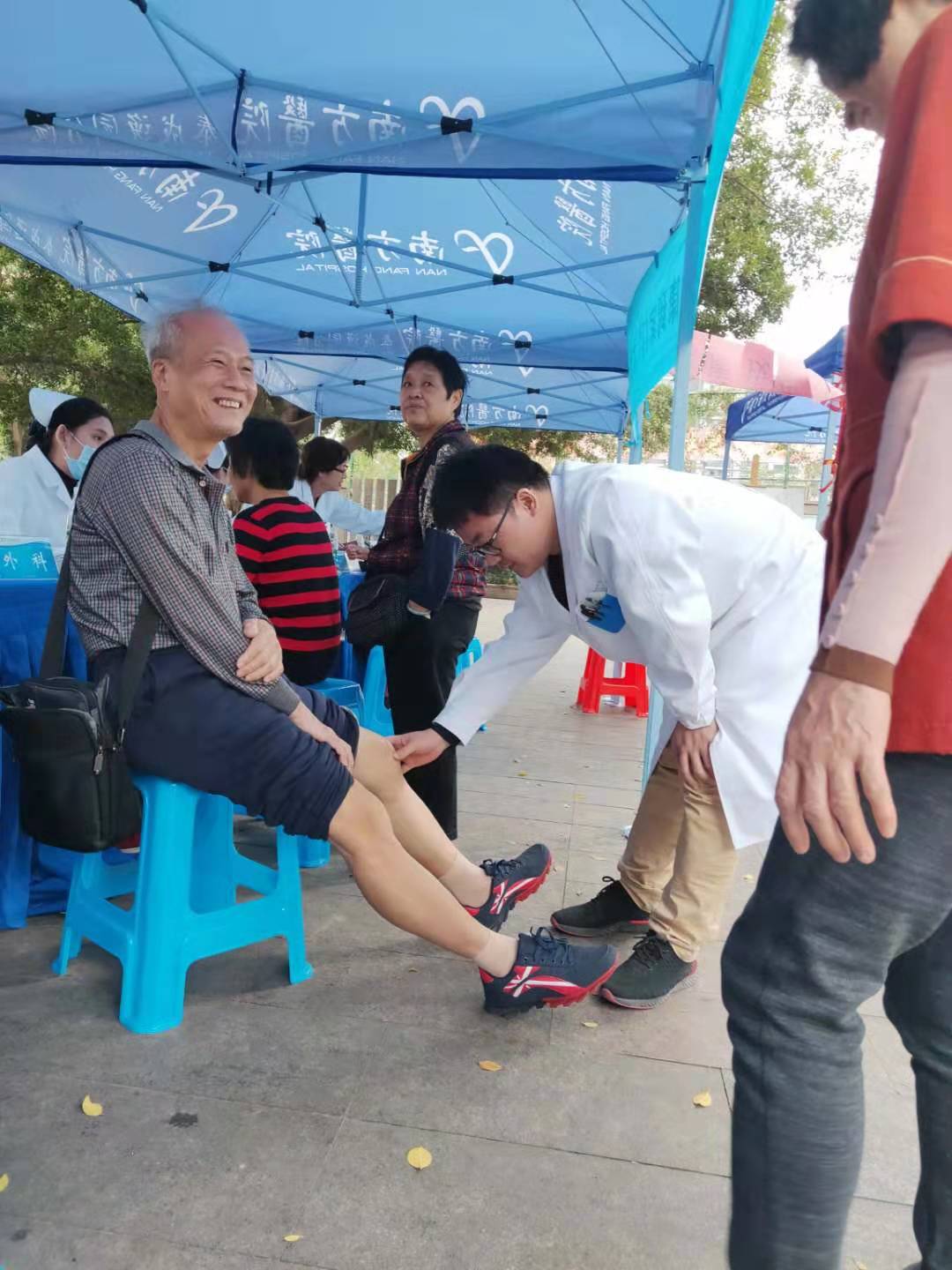 【健康在行动】南方医院泰成逸园分院进嘉怡社区公益义诊