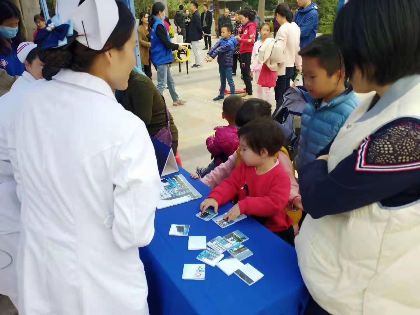 南方医院泰成逸园分院爱心义诊 “让居民过一个健康年”