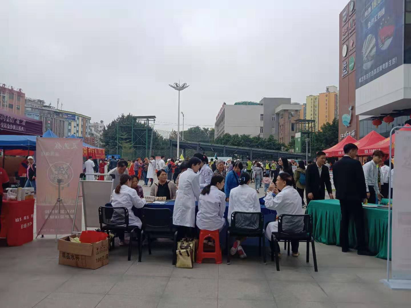 走进金沙洲丨南方医院泰成逸园分院新春前夕开展大型公益义诊 