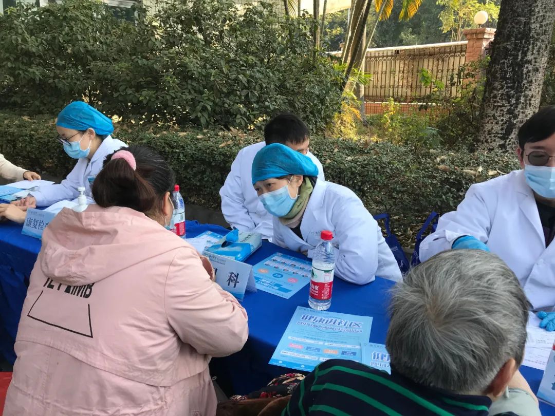 关注百姓健康，走进居民社区，开展甲状腺防癌筛查公益活动