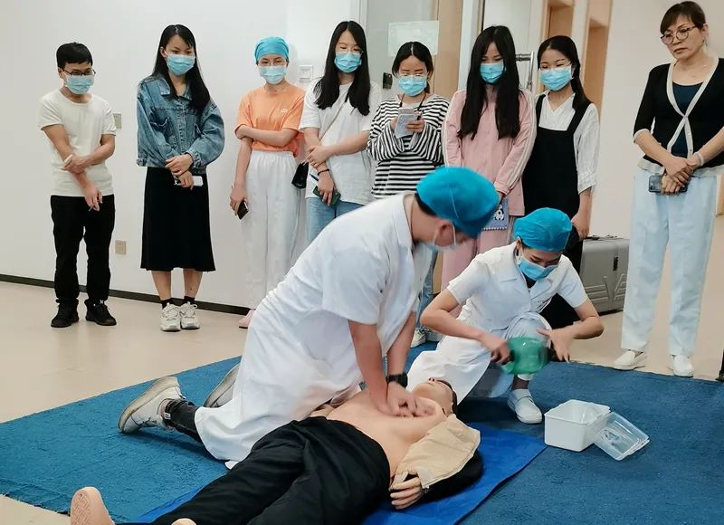 【医院动态】南方医院泰成逸园分院护理部组织全院护理人员进行心肺复苏专题培训