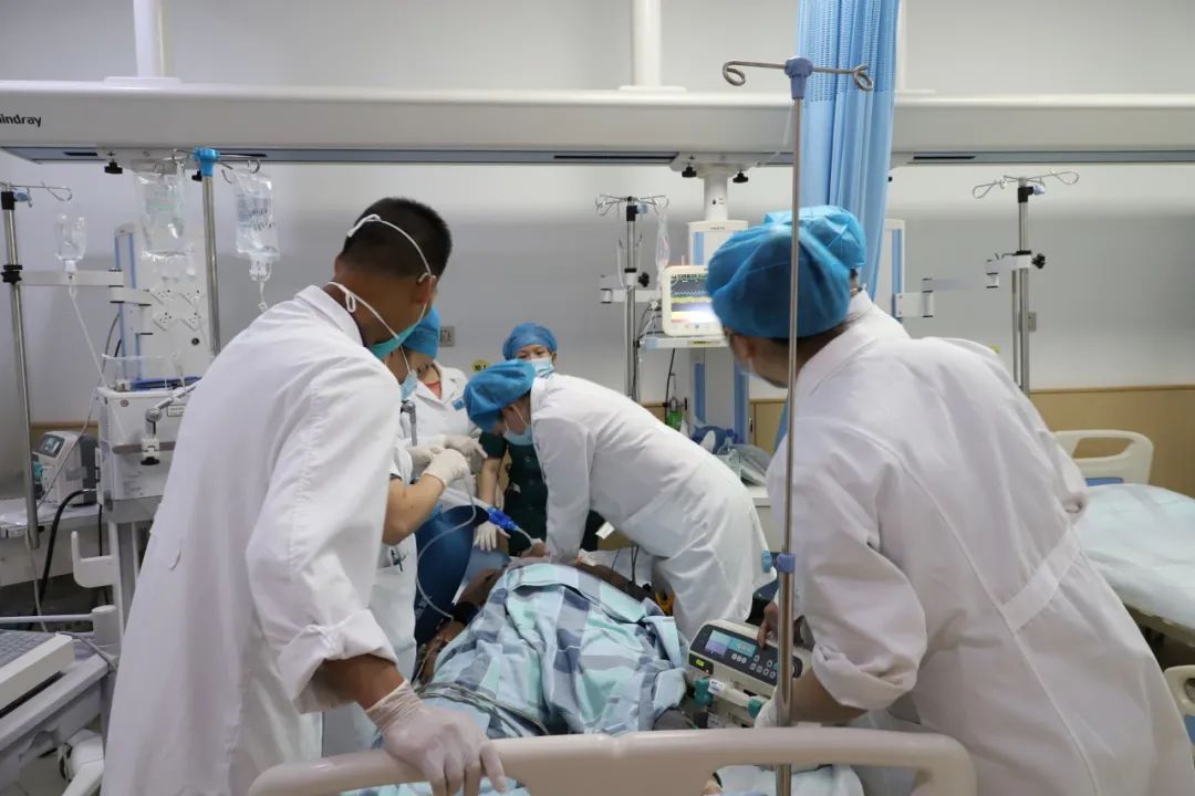 急诊科故事：守护生命义不容辞 24小时为健康护航