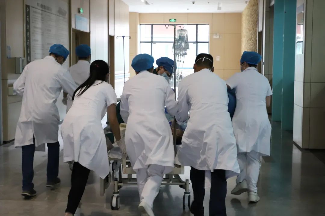 急诊科故事：守护生命义不容辞 24小时为健康护航