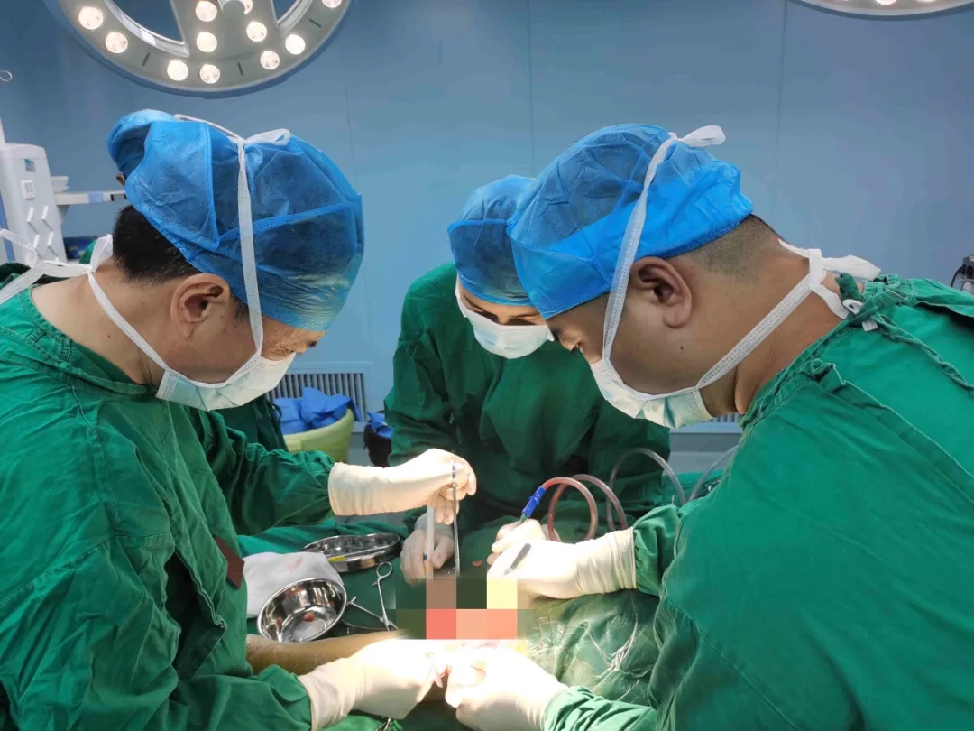泰成逸园医院成功完成人工膝关节表面置换术，让患者行走重燃新“膝”望