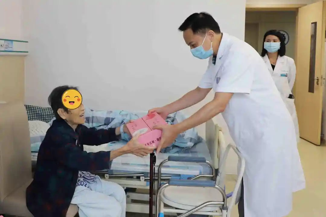 浓情中秋·温暖传递！泰成逸园医院开展中秋节慰问系列活动
