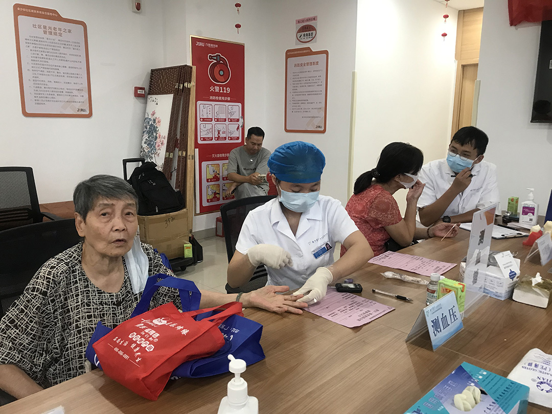 服务于心，便民于行，开展金沙街长者康乐中心义诊服务活动