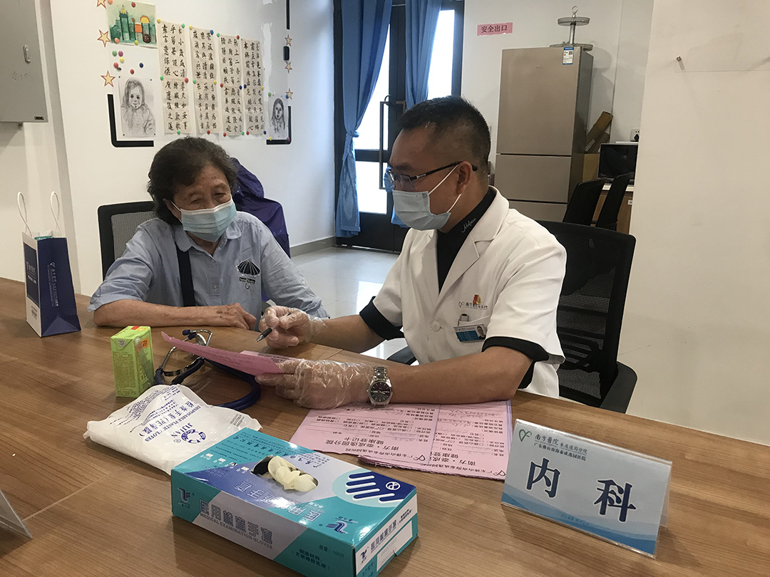 服务于心，便民于行，开展金沙街长者康乐中心义诊服务活动