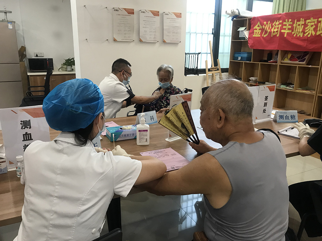 服务于心，便民于行，开展金沙街长者康乐中心义诊服务活动