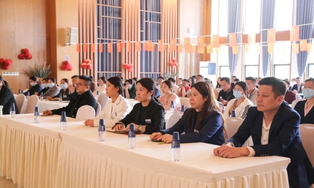 【携手同行 共启新程】泰成逸园医院热烈欢迎副院长兼ICU主任涂龙履新，共筑医院高质量发展新未来！