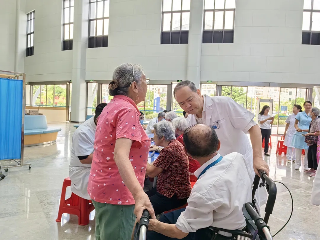 泰成逸园医院多学科健康咨询活动圆满举行！专家齐聚，为居民健康保驾护航